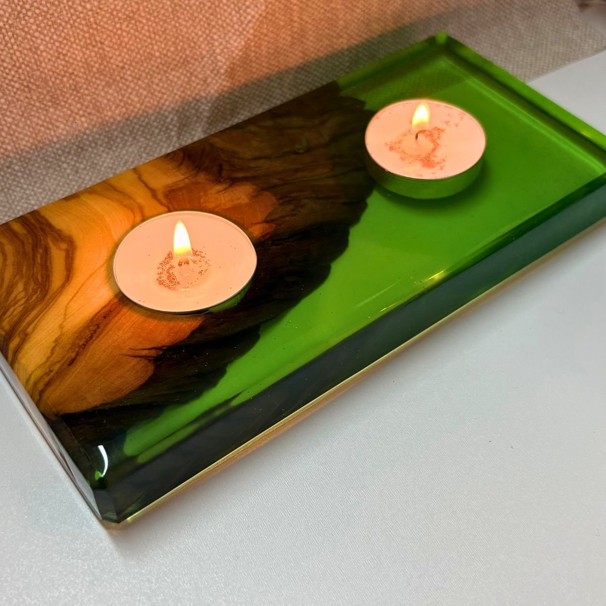 Posavelas con madera de olivo y resina