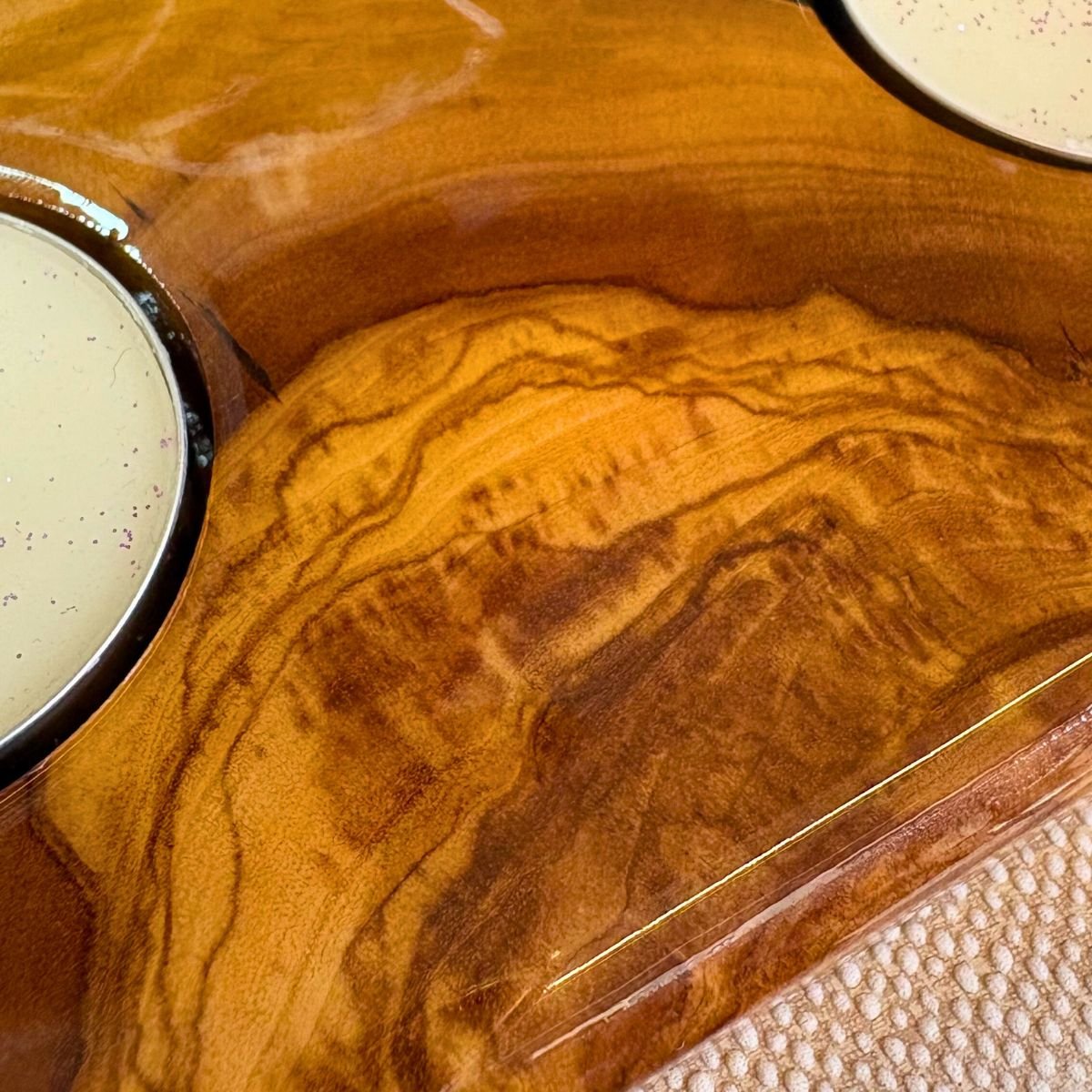 Posavelas con madera de olivo y resina