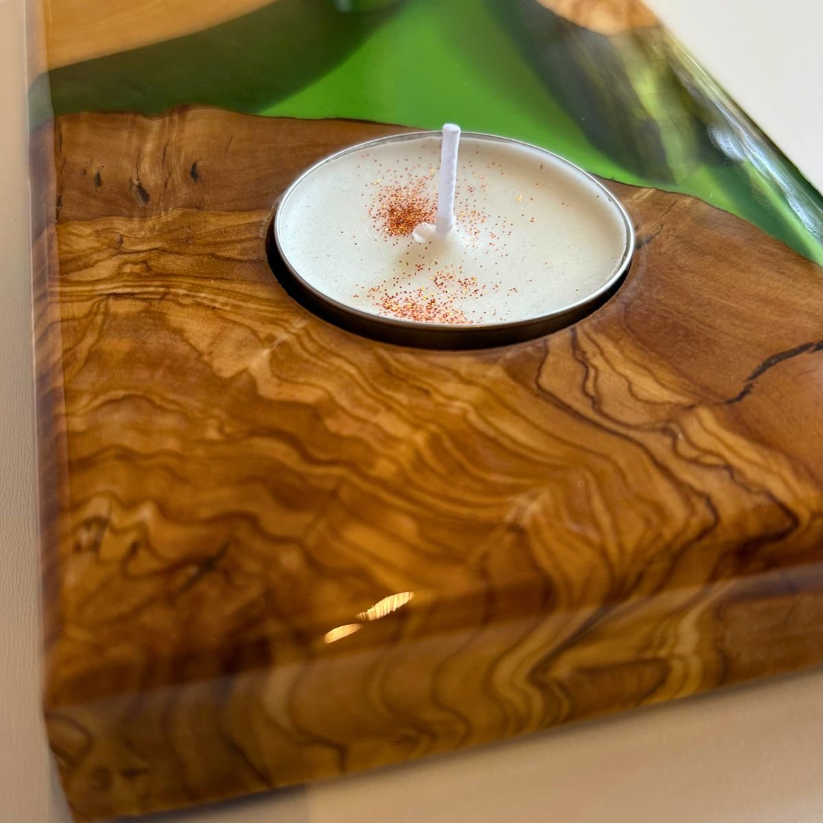 Posavelas con madera de olivo y resina