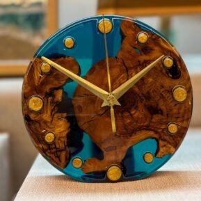 Reloj de escritorio redondo en madera de olivo y resina