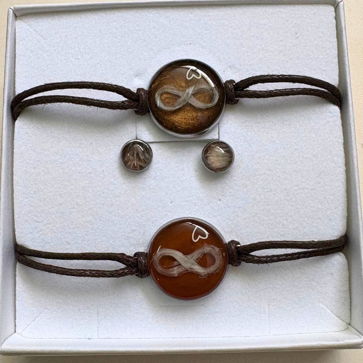 Pulseras y pendiente con pelo de perrito personalizado