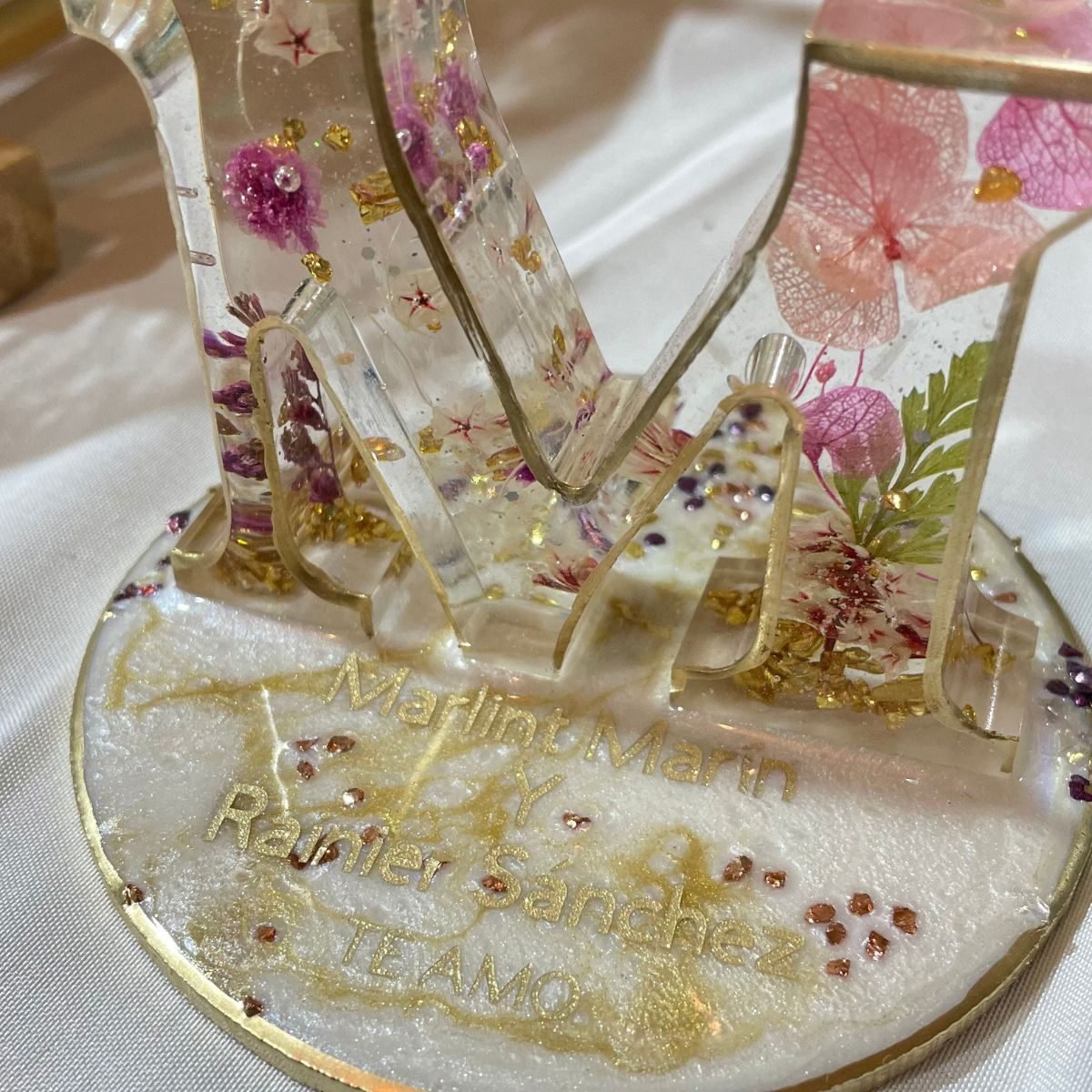 Letra personalizado de flores y fechas especiales